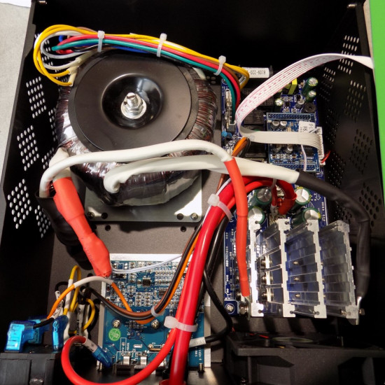 Хибриден тороидален инвертор/UPS Suyeego 800W 12V Хибриден тороидален инвертор/UPS Suyeego 800W 12V